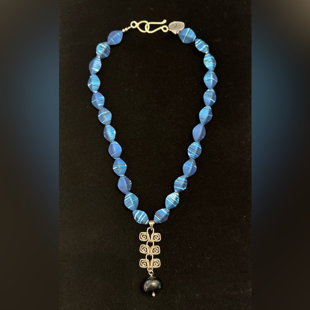 NWOT Elegant Blue Beaded Necklace with Silver Accents